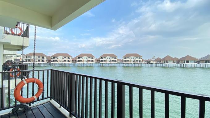 Ark Goldcoast Resort Сепанг Екстериор снимка